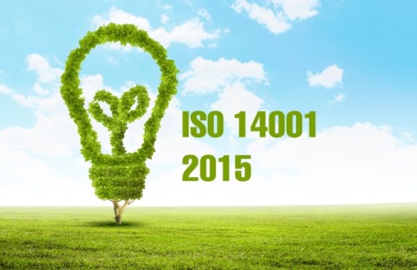 Imagen de un bombillo con el título de ISO 140001 2015